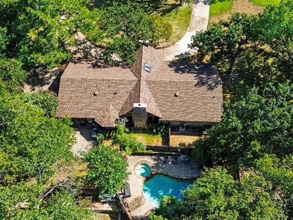 135 Creekside Drive , Double Oak, TX 75077