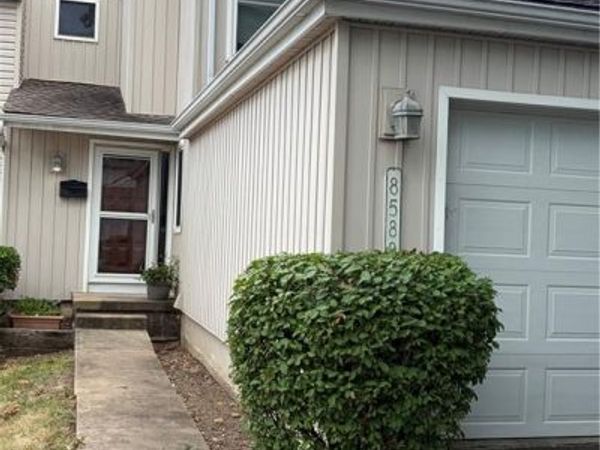 8588 W 108th Place, Overland Park, KS 66210