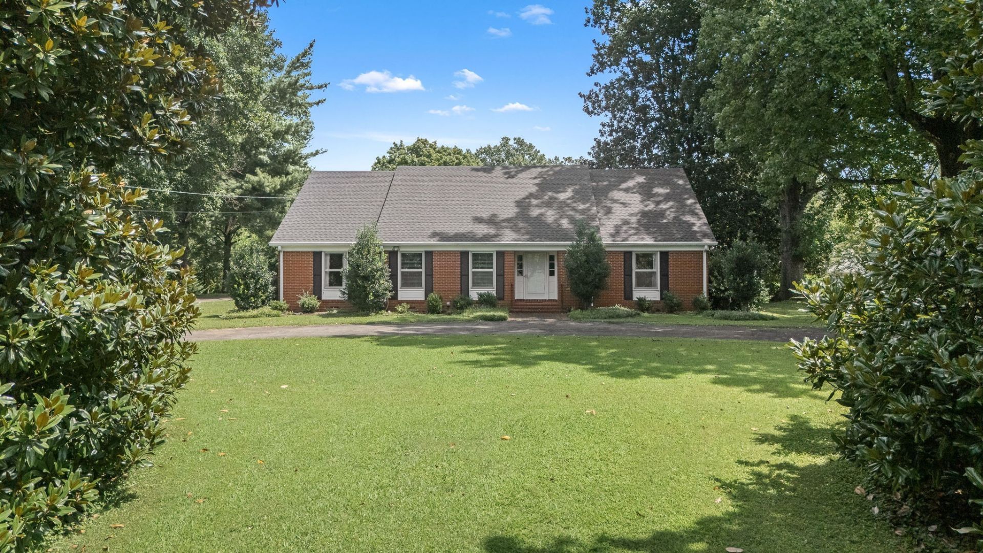 327 Minerva Dr, Murfreesboro, TN 37130 Main Photo