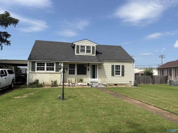 1525 Buena Vista Circle SE, Decatur, AL 35601