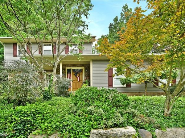 541 Stoneybrook Lane , Canfield, OH 44406