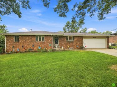 8031 Broadview Drive, Lincoln, NE 68505