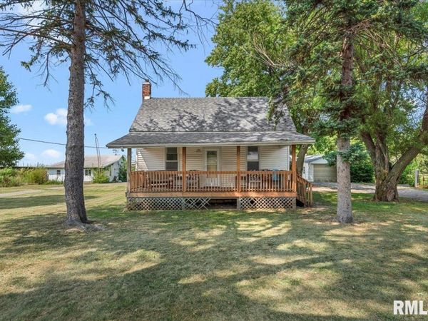 9 W MAGNOLIA Street, Pana, IL 62557