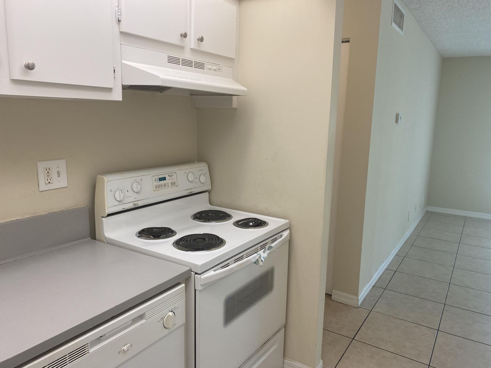 409 Executive Center Drive, Unit 211, West Palm Beach, FL 33401 Photo