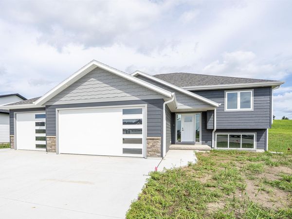 1912 2nd Ave SE, LeMars, IA 51031