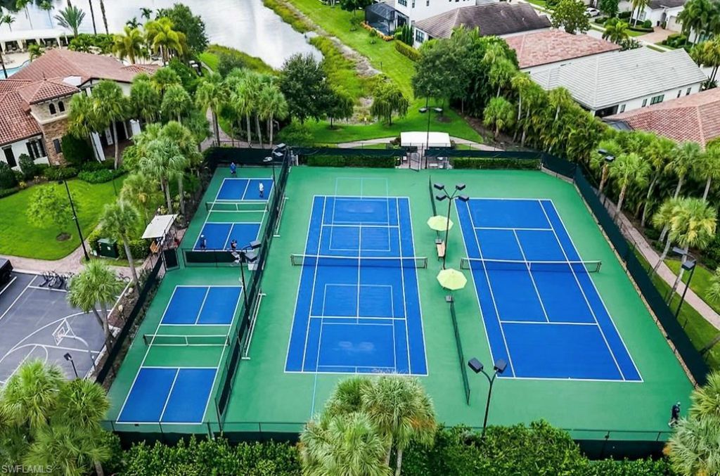 9357 Glenforest Dr, Naples, FL 34120 Photo