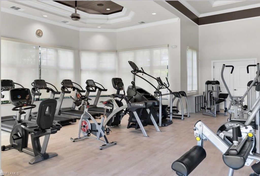 9357 Glenforest Dr, Naples, FL 34120 Photo