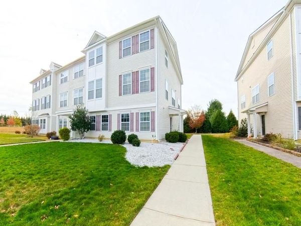 33 MOUNTIE LANE, CHESTERFIELD, NJ 08515