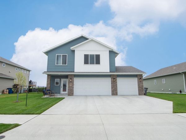 4871 Hampton Circle S, Moorhead, MN 56560