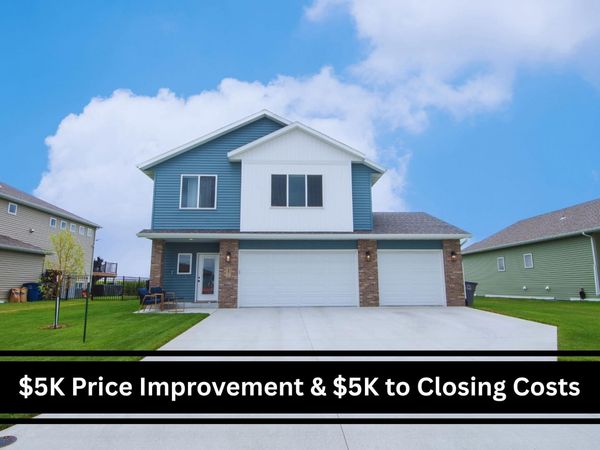 4871 Hampton Circle S, Moorhead, MN 56560