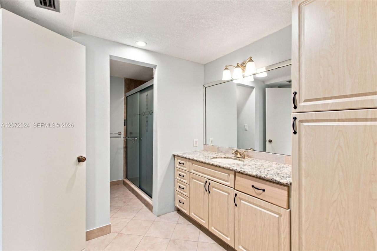 6511 Racquet Club Dr , Unit 46, Lauderhill, FL 33319 Photo