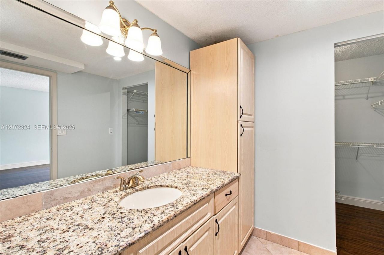 6511 Racquet Club Dr , Unit 46, Lauderhill, FL 33319 Photo