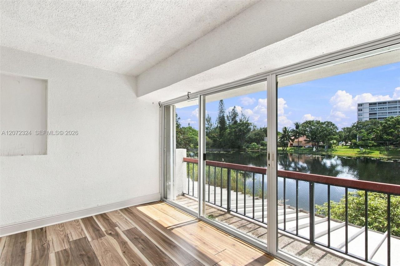 6511 Racquet Club Dr , Unit 46, Lauderhill, FL 33319 Photo