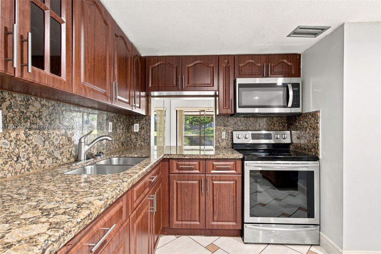 6511 Racquet Club Dr , Unit 46, Lauderhill, FL 33319 Photo