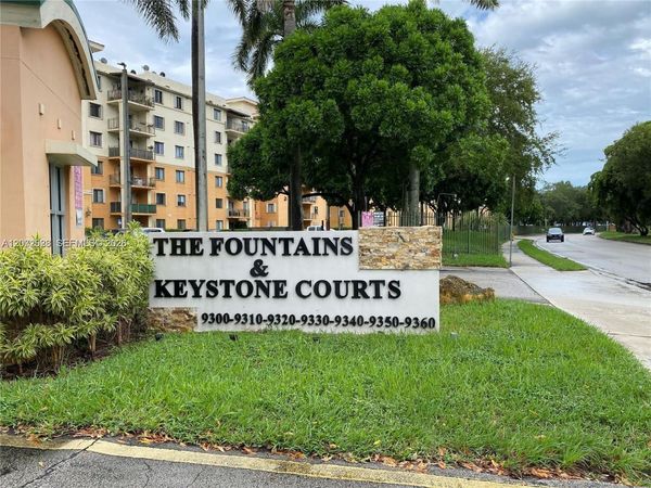9320 Fontainebleau Blvd , Unit 215, Miami, FL 33172