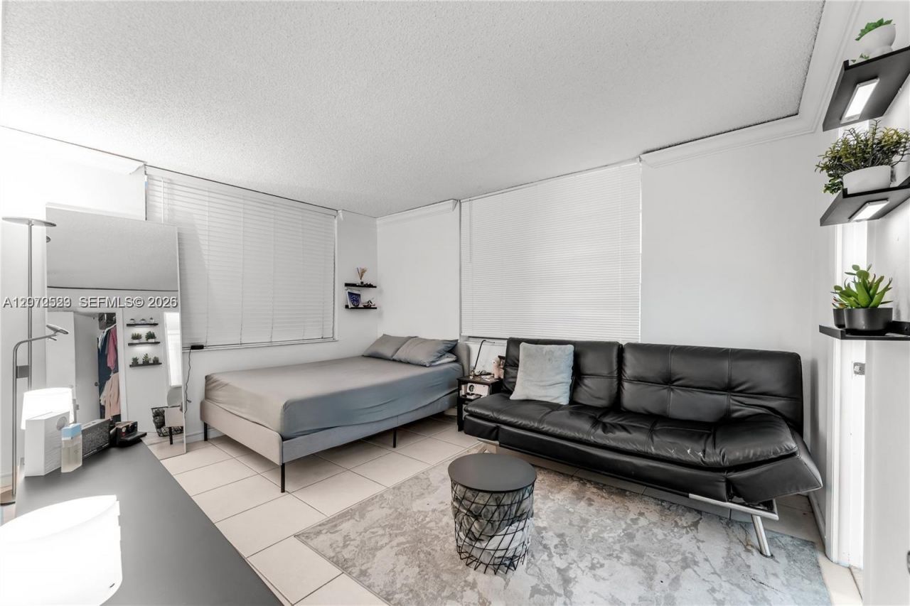 9320 Fontainebleau Blvd , Unit 215, Miami, FL 33172 Photo