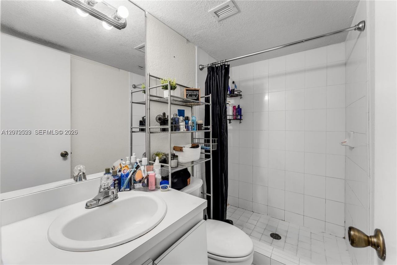 9320 Fontainebleau Blvd , Unit 215, Miami, FL 33172 Photo