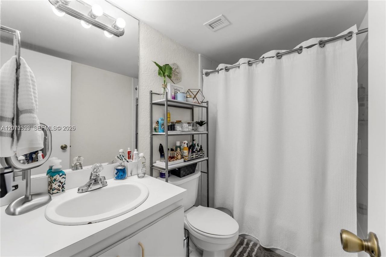 9320 Fontainebleau Blvd , Unit 215, Miami, FL 33172 Photo