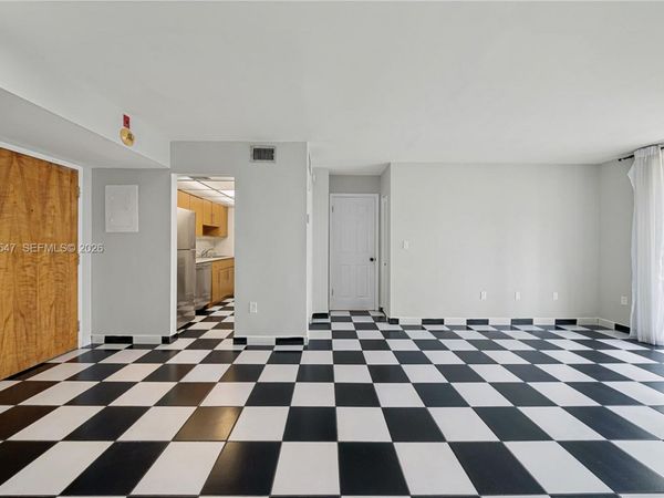 5055 NW 7th St, Unit 409, Miami, FL 33126