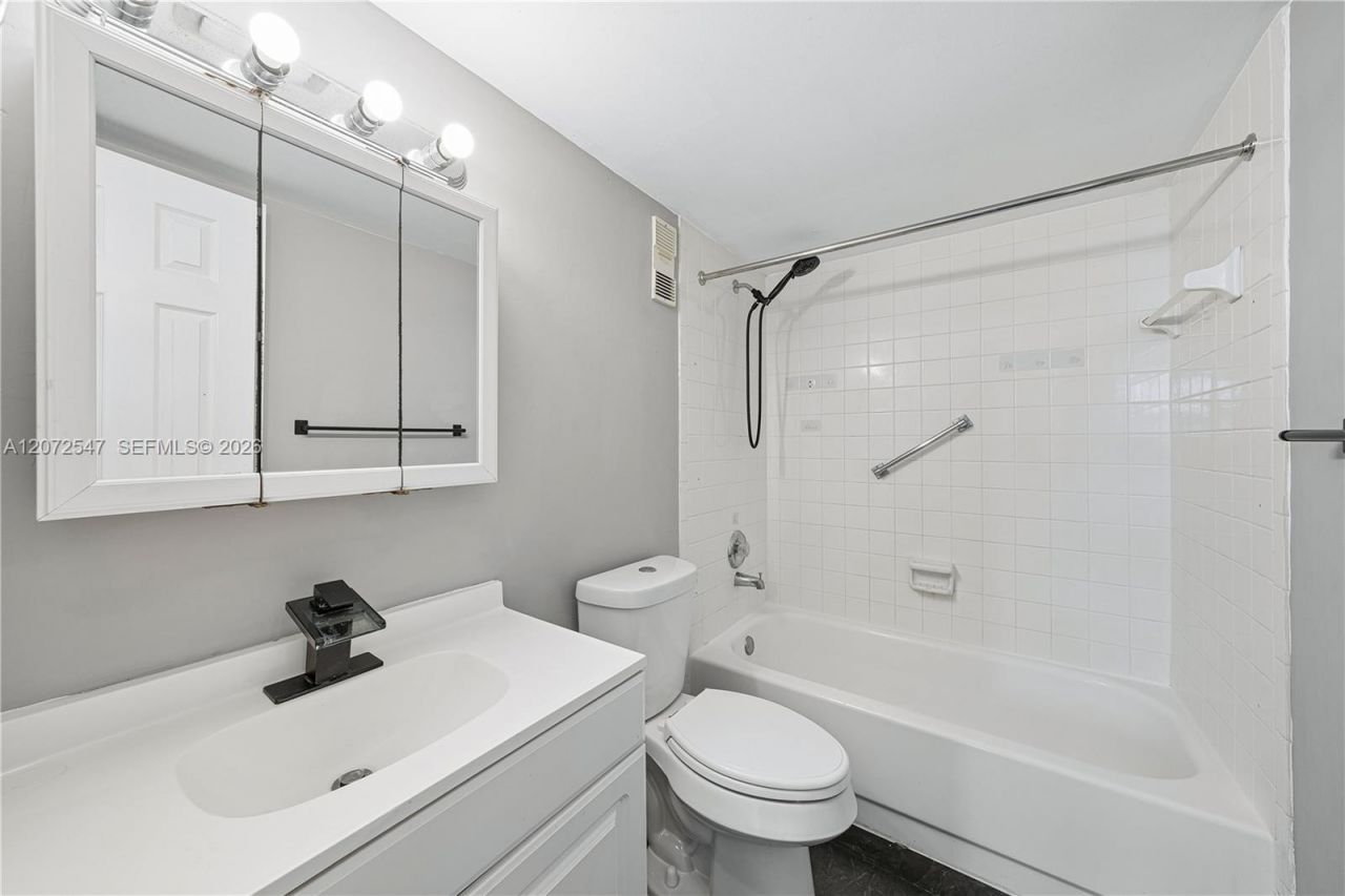 5055 NW 7th St, Unit 409, Miami, FL 33126 Photo