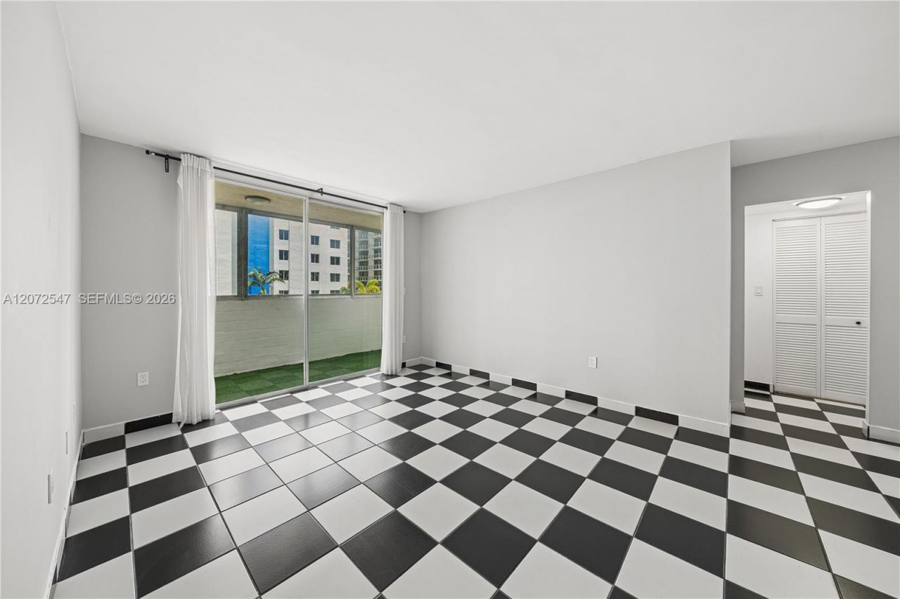 5055 NW 7th St, Unit 409, Miami, FL 33126 Photo