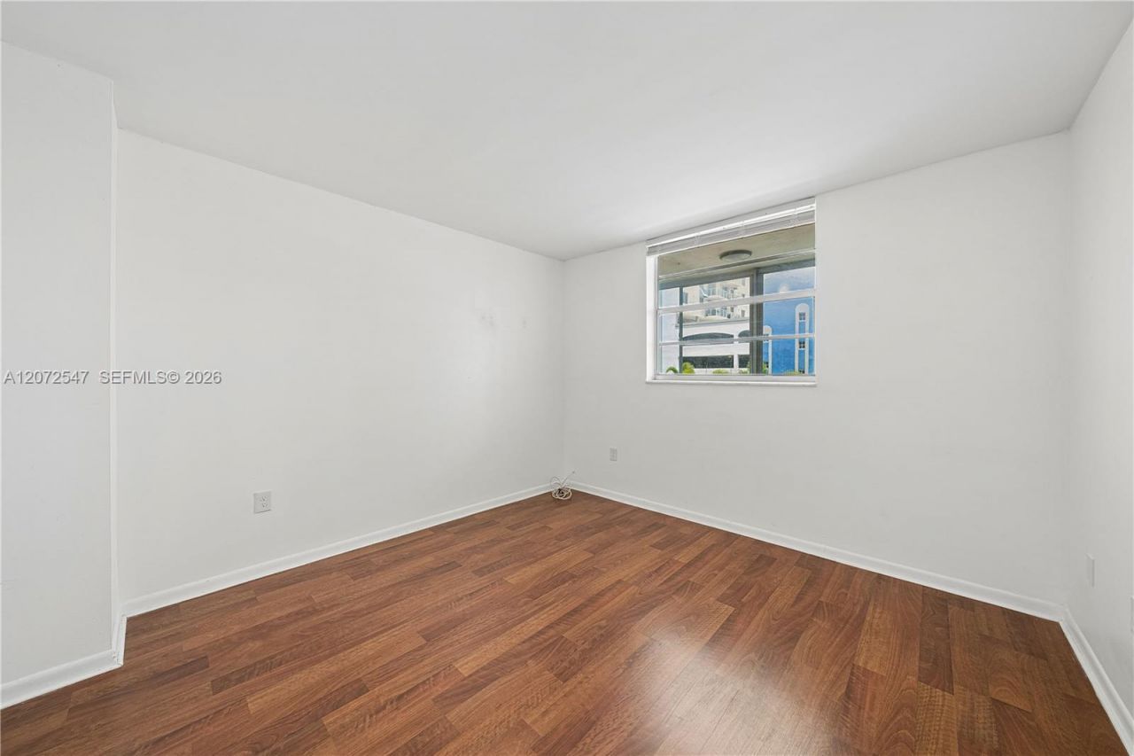 5055 NW 7th St, Unit 409, Miami, FL 33126 Photo