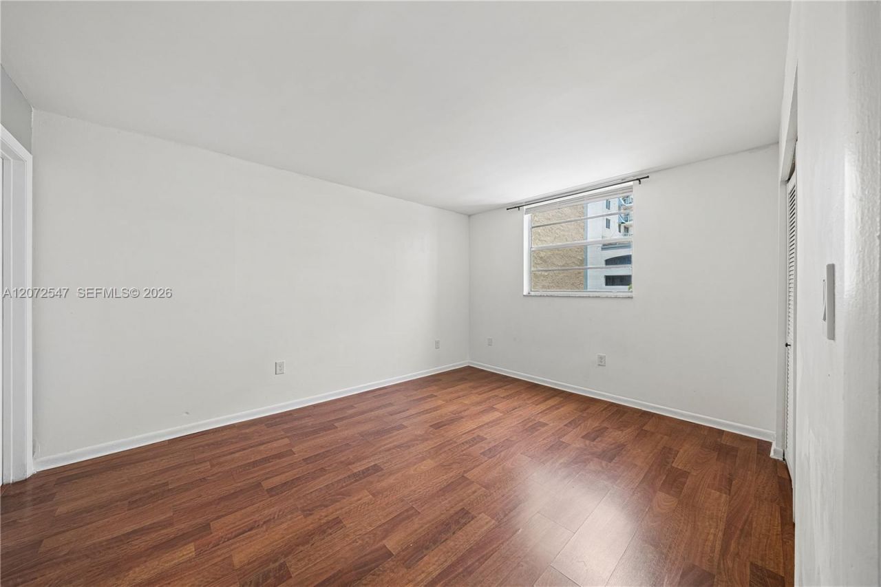 5055 NW 7th St, Unit 409, Miami, FL 33126 Photo