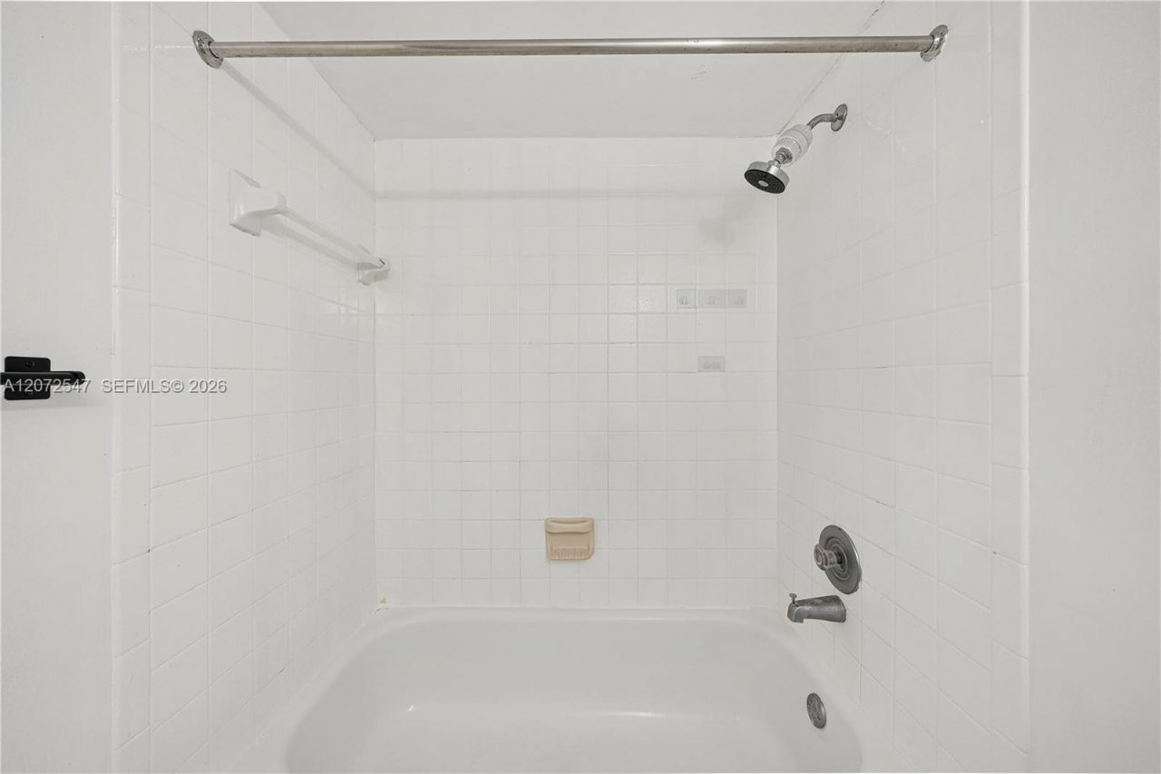 5055 NW 7th St, Unit 409, Miami, FL 33126 Photo