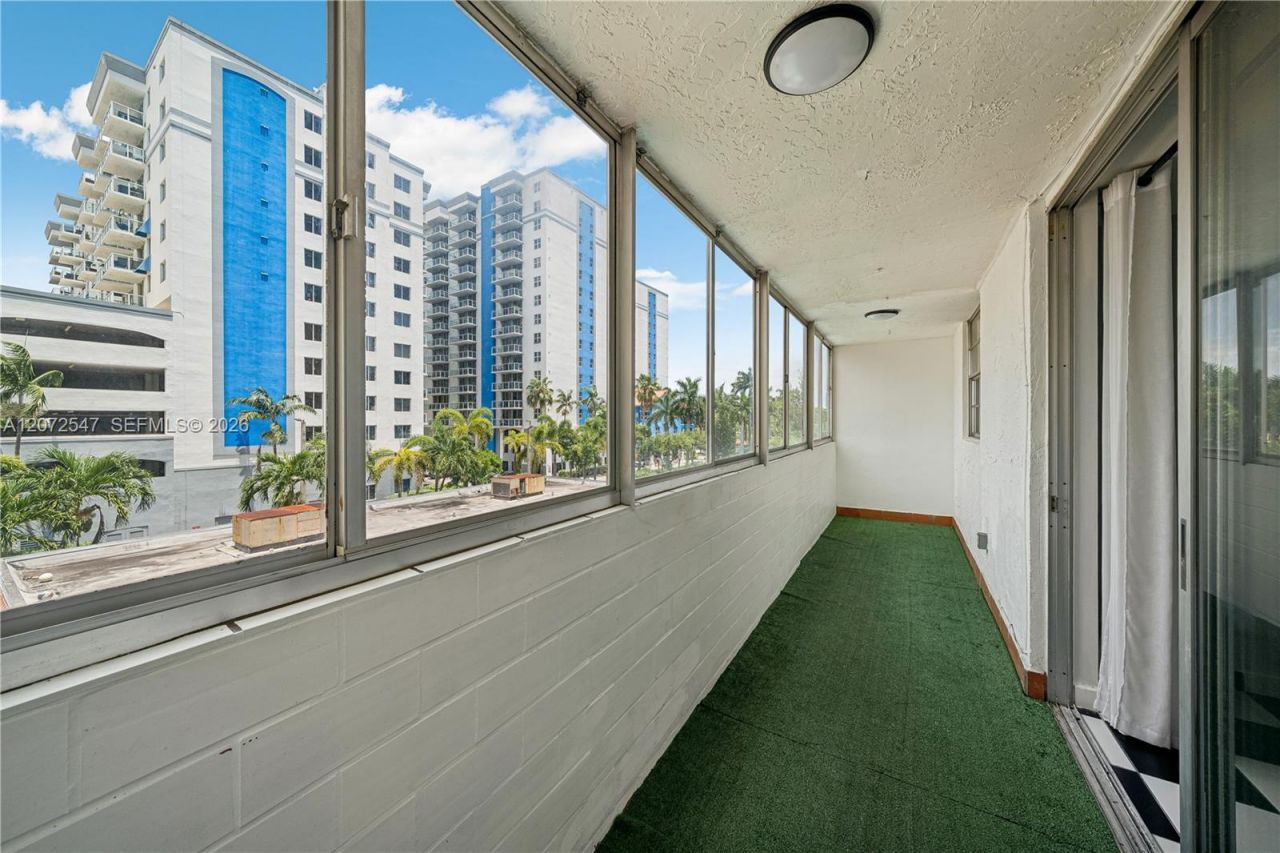 5055 NW 7th St, Unit 409, Miami, FL 33126 Photo
