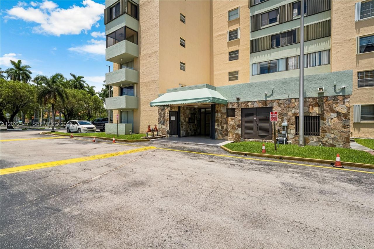 5055 NW 7th St, Unit 409, Miami, FL 33126 Photo