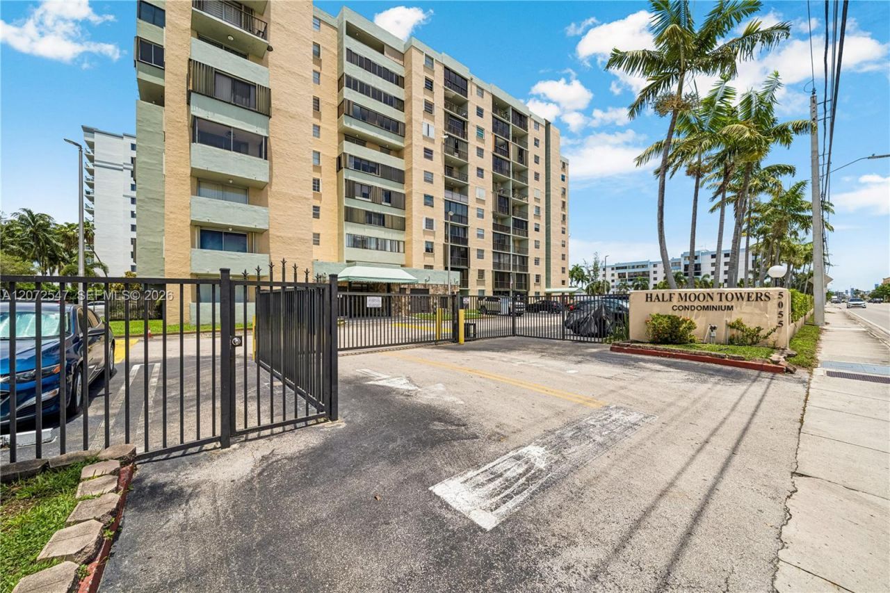5055 NW 7th St, Unit 409, Miami, FL 33126 Photo