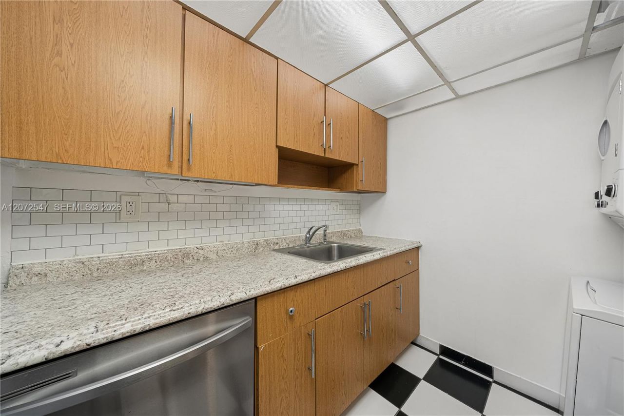 5055 NW 7th St, Unit 409, Miami, FL 33126 Photo