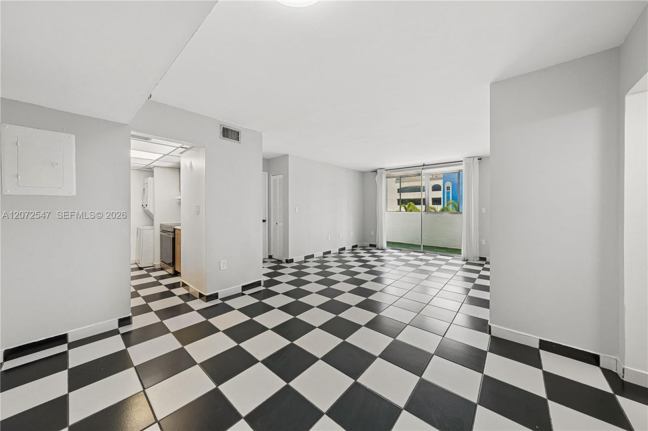 5055 NW 7th St, Unit 409, Miami, FL 33126 Photo