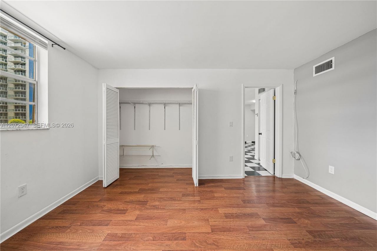5055 NW 7th St, Unit 409, Miami, FL 33126 Photo