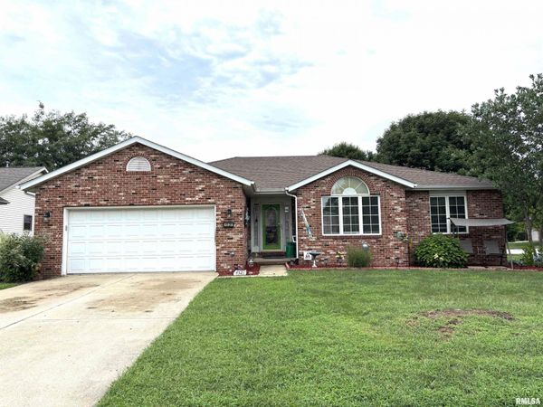 4528 BARRINGTON Drive, Springfield, IL 62711