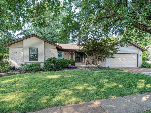 2812 Queen Bee Lane, Oakville, MO 63129