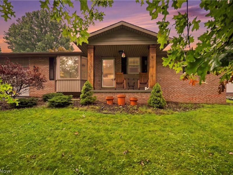 401 Springbrook Drive SW, New Philadelphia, OH 44663 Photo 2