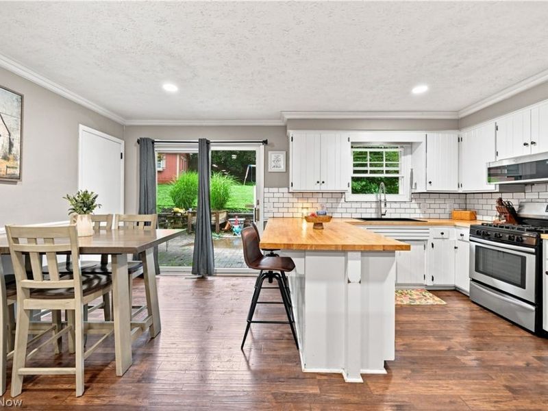 401 Springbrook Drive SW, New Philadelphia, OH 44663 Photo 8