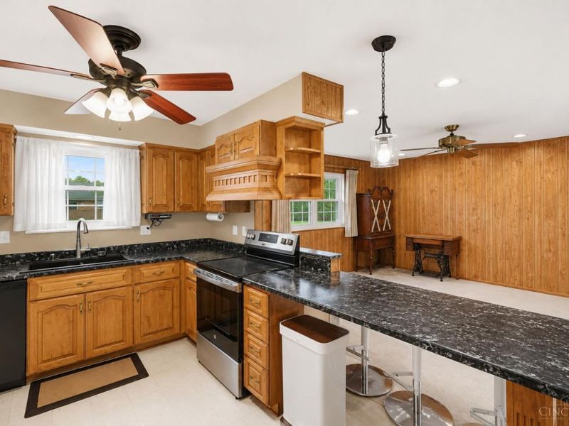 263 Deephaven Drive, Delhi Township, OH 45238 Photo 4