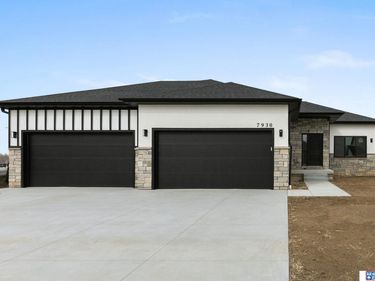 7930 Ephraem Lane, Lincoln, NE 68516