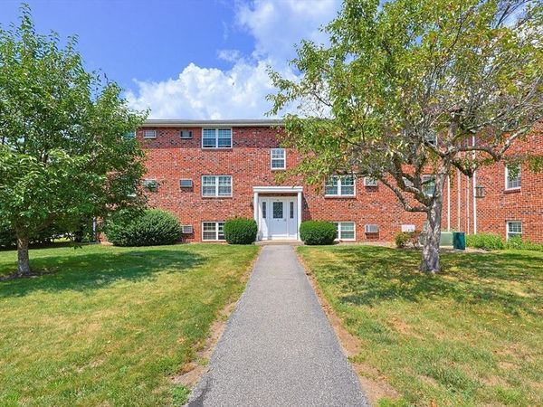 91 Pleasant St, Unit D1, Medfield, MA 02052