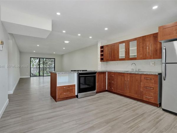 6090 N Sabal Palm Blvd , Unit 208, Tamarac, FL 33319