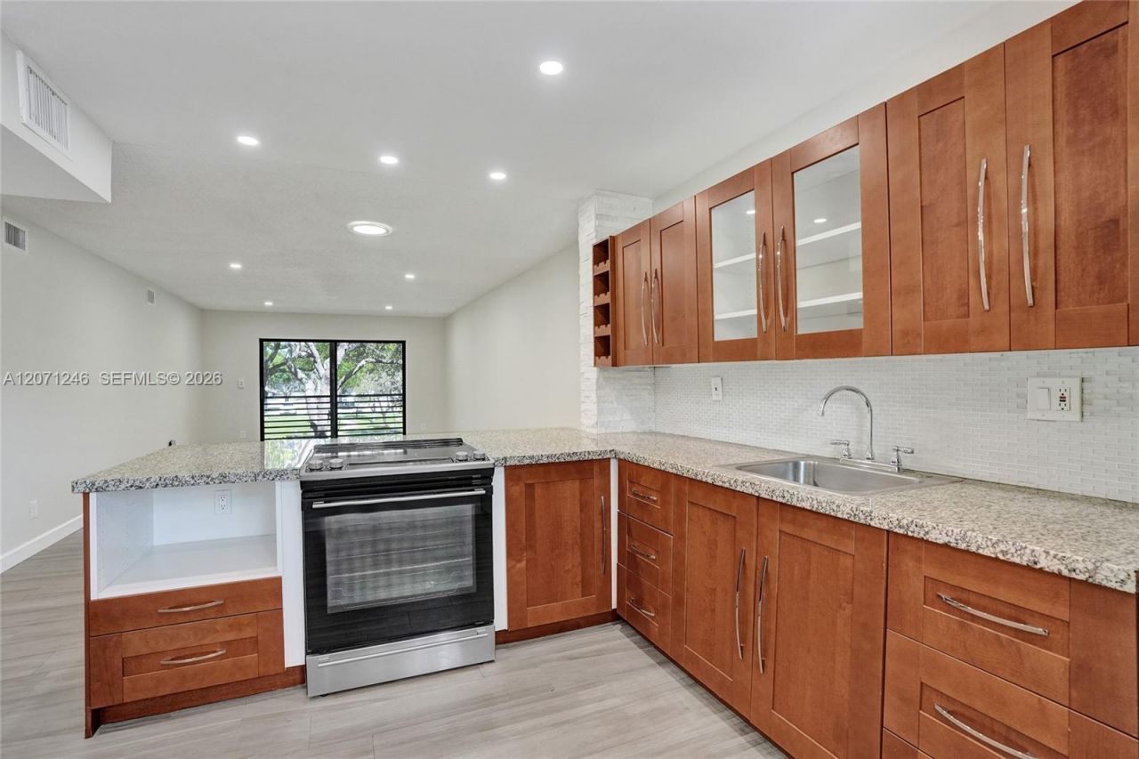 6090 N Sabal Palm Blvd , Unit 208, Tamarac, FL 33319 Photo