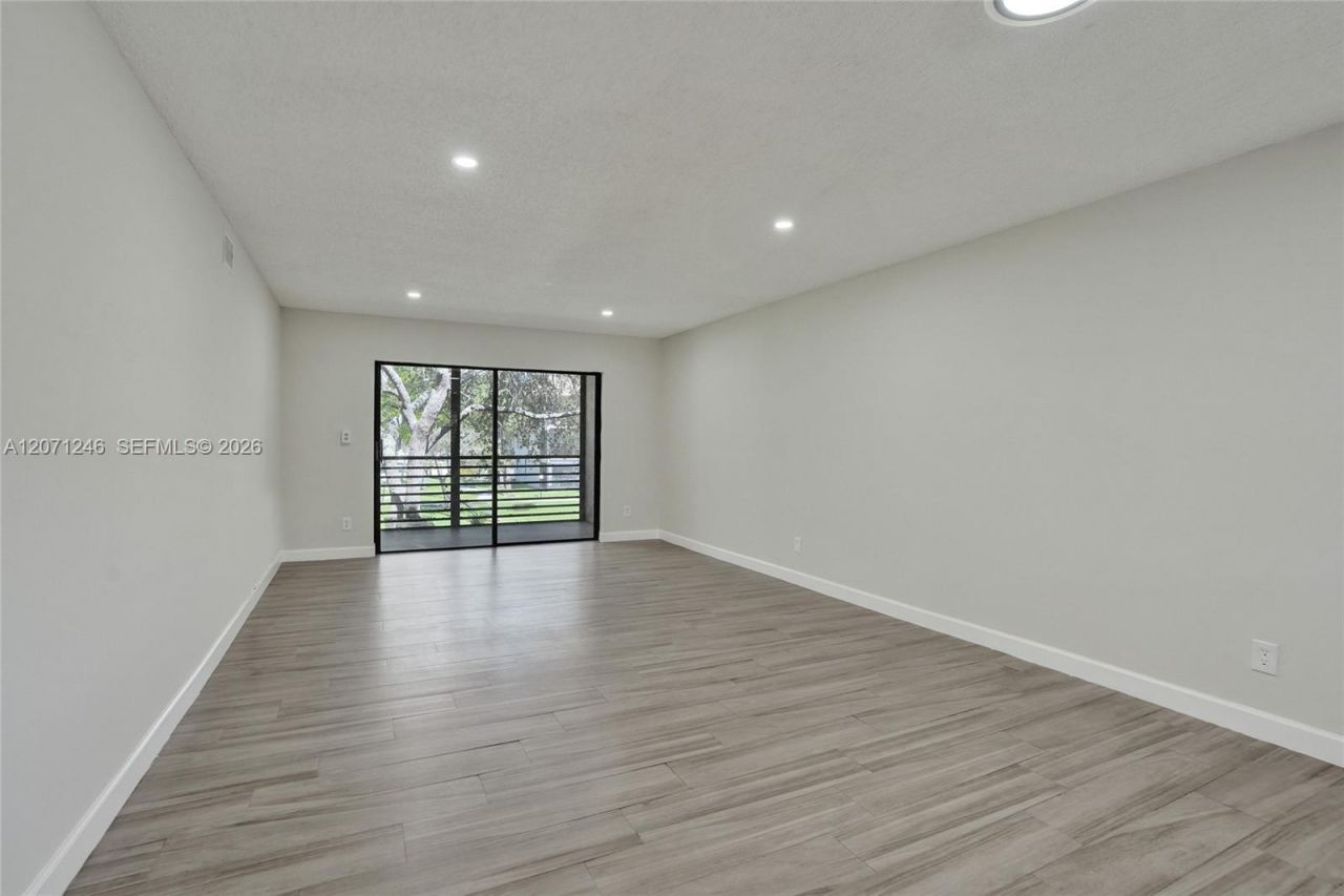 6090 N Sabal Palm Blvd , Unit 208, Tamarac, FL 33319 Photo