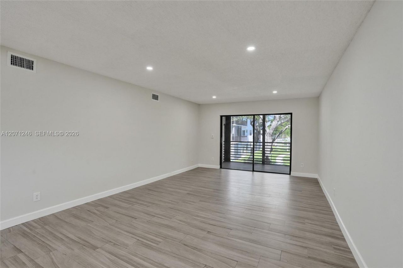 6090 N Sabal Palm Blvd , Unit 208, Tamarac, FL 33319 Photo