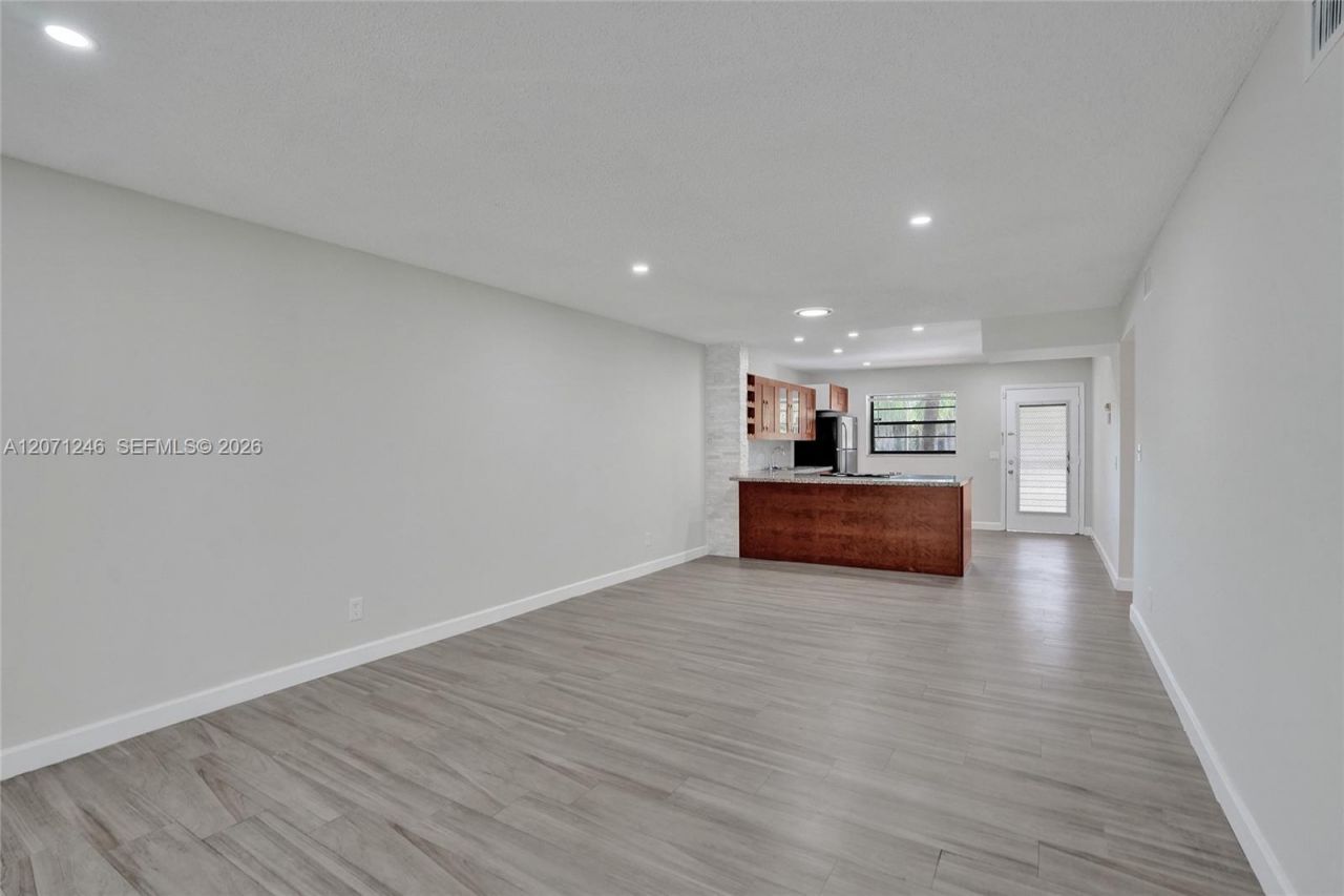 6090 N Sabal Palm Blvd , Unit 208, Tamarac, FL 33319 Photo