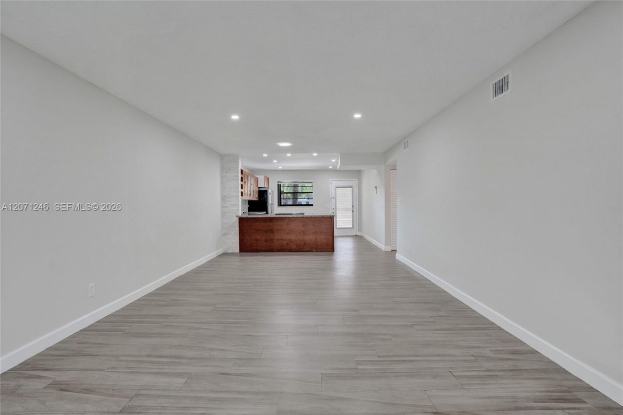 6090 N Sabal Palm Blvd , Unit 208, Tamarac, FL 33319 Photo