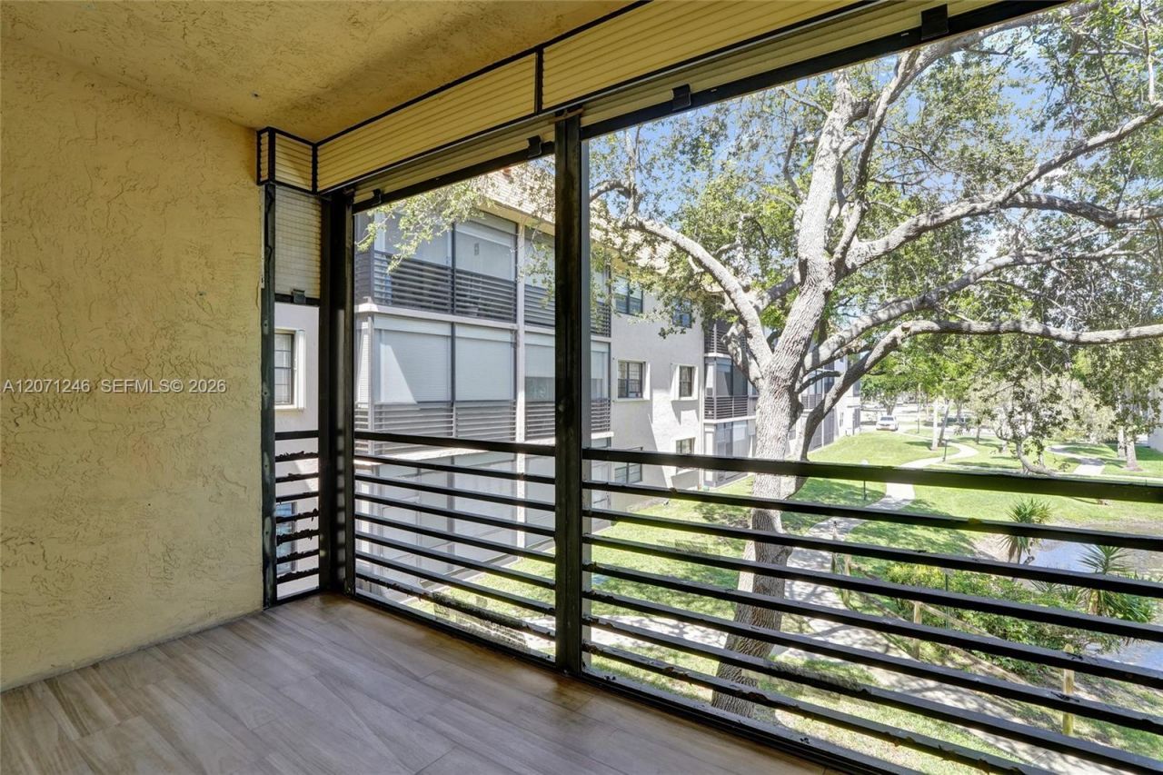 6090 N Sabal Palm Blvd , Unit 208, Tamarac, FL 33319 Photo