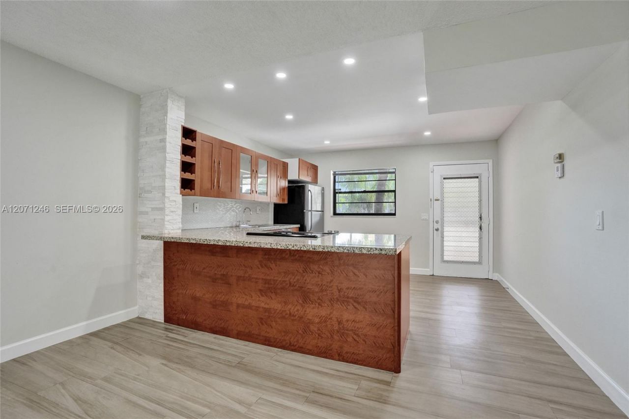 6090 N Sabal Palm Blvd , Unit 208, Tamarac, FL 33319 Photo
