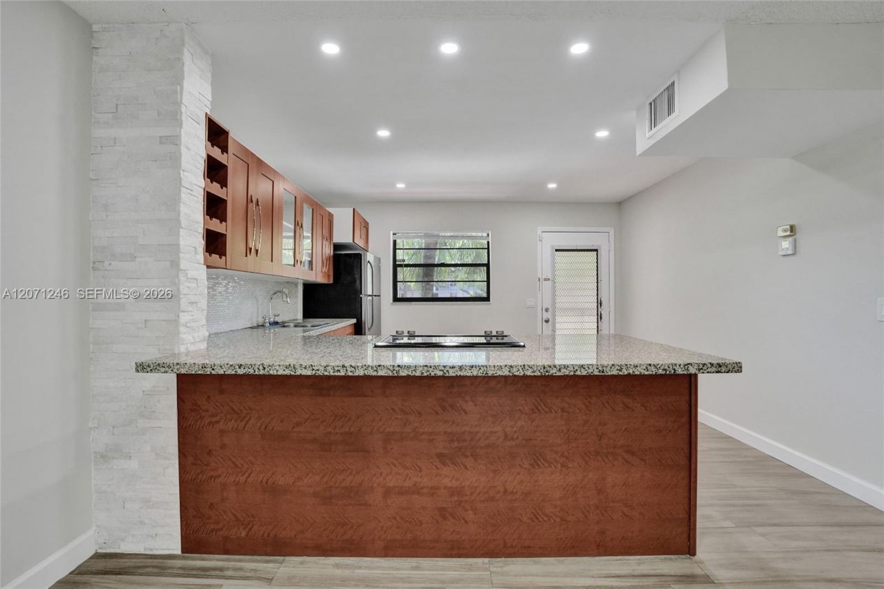 6090 N Sabal Palm Blvd , Unit 208, Tamarac, FL 33319 Photo